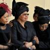 Graca Machel, veuve de l'ancien president sud-africain Nelson Mandela, et Winnie Mandela, l'ex-épouse de Madiba lors de ses funérailles à Qunu en Afrique du Sud le 15 décembre 2013.