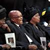 Winnie Mandela, ex-epouse de l'ancien president sud-africain Nelson Mandela, Graça Machel, veuve de Mandela lors de ses funérailles à Qunu en Afrique du Sud le 15 décembre 2013.