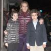 L'infante Elena d'Espagne le 20 décembre 2012 avec ses enfants Victoria et Felipe, lors de son 49e anniversaire.