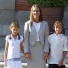 L'infante Elena d'Espagne avec ses enfants Victoria et Felipe à la Zarzuela le 19 août 2011 pour la réception du pape Benoit XVI