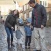 Le prince Joachim et la princesse Marie de Danemark visitaient le 15 décembre 2013 avec leurs enfants le prince Henrik (4 ans) et la princesse Athena (bientôt 2 ans) le village de Noël de Tonder, non loin de leur domicile de Schackenborg. 