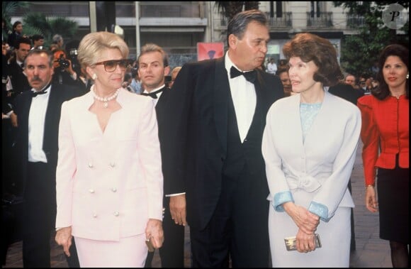 Roger Hanin, Christine Gouze-Rénal et Danielle Mitterrand au Festival de Cannes, mai 1990.