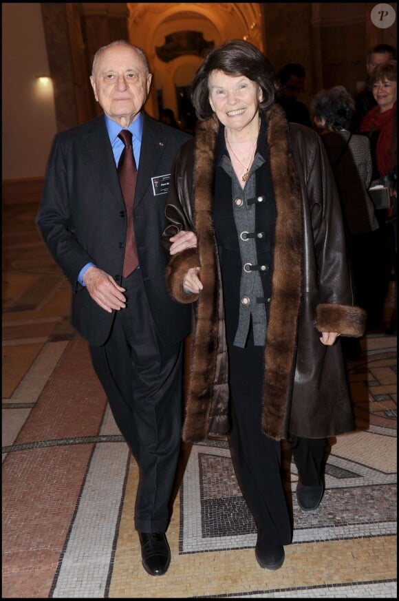 Pierre Bergé et Danielle Mitterrand à Paris, le 10 mars 2010.