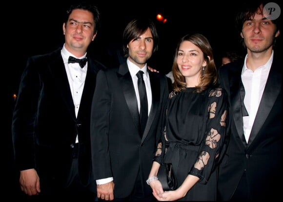 Roman Coppola avec son cousin Jason Schwartzman, sa soeur Sofia Coppola et Thomas Mars lors du Festival de Cannes 2006