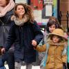 Keri Russell dans les rues de New York avec ses enfants Willa Lou et River Russell à New York, le 18 décembre 2013.