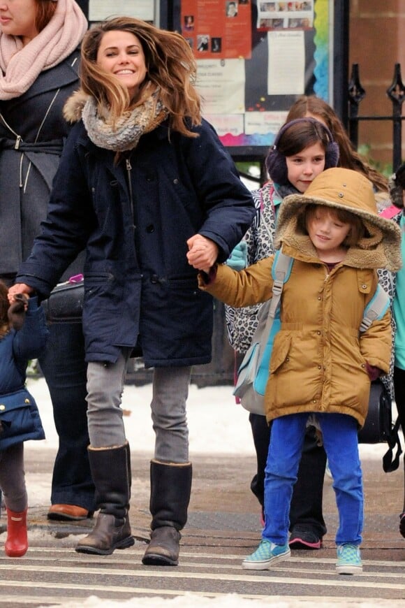 Keri Russell dans les rues de New York avec ses enfants Willa Lou et River Russell à New York, le 18 décembre 2013.