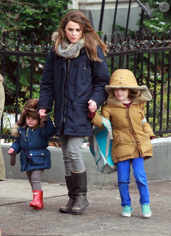 Kerri Russell et ses enfants Willa Lou et River Russell Deary s'amusent dans les rues de New York, le 18 décembre 2013.