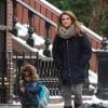 Keri Russell avec ses enfants Willa Lou et River Russell dans les rues de New York, le 18 décembre 2013.