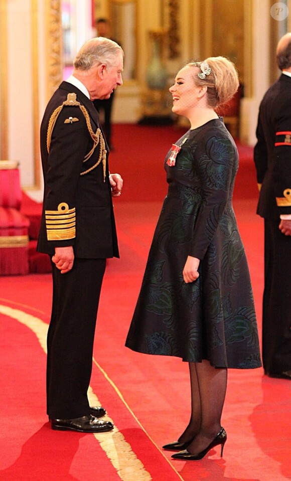 Adele Adkins a été honorée par le prince Charles, du prestigieux titre honorifique de l'Ordre de l'Empire britannique, lors d'une cérémonie à Buckingham Palace, à Londres, le 19 décembre 2013.