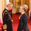 Adele Adkins a été honorée par le prince Charles, du prestigieux titre honorifique de l'Ordre de l'Empire britannique, lors d'une cérémonie à Buckingham Palace, à Londres, le 19 décembre 2013.