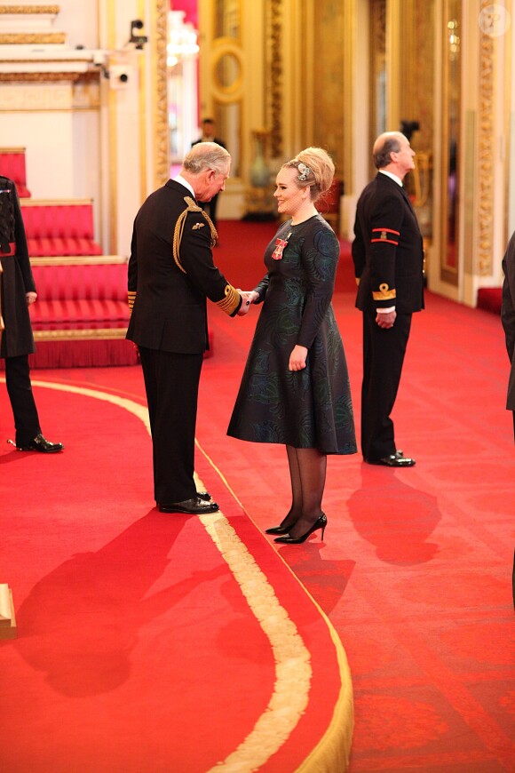 Adele Adkins a été honorée par le prince Charles, du prestigieux titre honorifique de l'Ordre de l'Empire britannique, lors d'une cérémonie à Buckingham Palace, à Londres, le 19 décembre 2013.