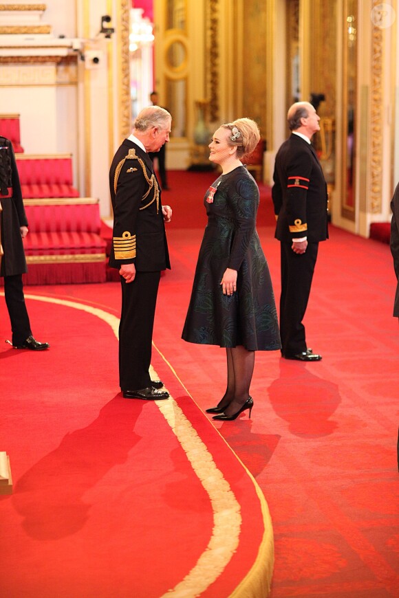 Adele Adkins a été honorée par le prince Charles, du prestigieux titre honorifique de l'Ordre de l'Empire britannique, lors d'une cérémonie à Buckingham Palace, à Londres, le 19 décembre 2013.