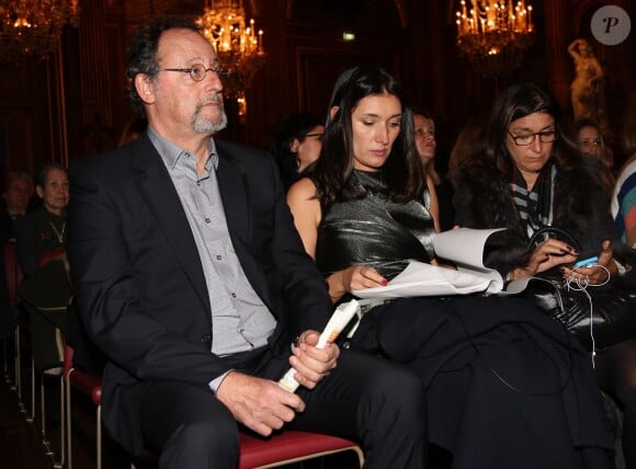 Jean Reno et son épouse Zofia à la vente aux enchères caritative "Solidarité Fukushima" organisée par Kenzo à Paris le 19 décembre 2013.