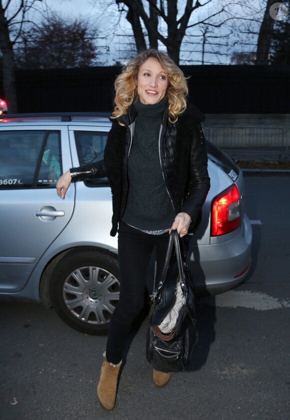 Exclusif - Alexandra Lamy arrivant à l'enregistrement de l'émission Vivement dimanche à Paris le 18 décembre 2013 (diffusion sur France 2 le 22 décembre)