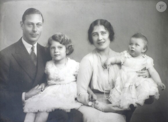 Le roi George VI et la reine mère avec les princesses Elizabeth et Margaret dans les années 1930