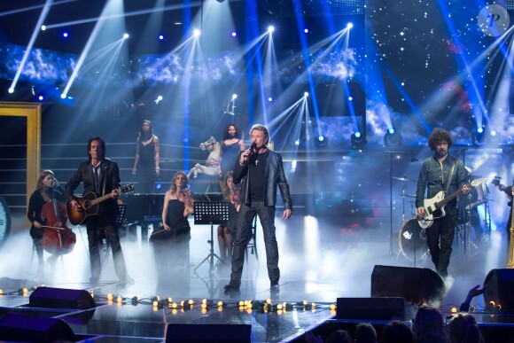 Exclusif - Le grand Johnny Hallyday enregistre l'emission "Ce soir on chante les tubes 2013", diffusée le 3 janvier 2014 sur TF1 et présentée par Estelle Denis, le 9 décembre 2013