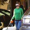 L'actrice Olivia Wilde, enceinte, dépose son chien dans un camp pour animaux domestique à Los Angeles, le 20 décembre 2013.
