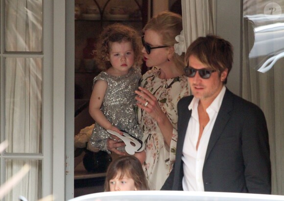 Nicole Kidman florale avec sa fille de deux ans, Faith, alors qu'elle célèbre les Noces de ses parents avec Keith Urban à Sydney, le 22 décembre 2012.
