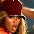 Beyoncé twerkait déjà en 2003 dans son clip Crazy in love avec son mari Jay-Z. Queen B est l'une des premières artistes à avoir osé le twerk dans une vidéo.