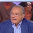 Gérard Louvin s'excuse devant Cyril Hanouna sur le plateau de "Touche pas à mon poste", le 15 octobre 2013.