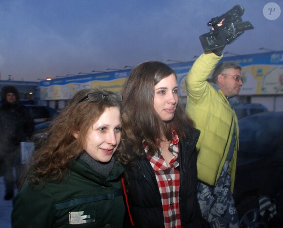 Les Pussy Riot Maria Alekhina et Nadejda Tolokonnikova se sont retrouvées à Krasnoïarsk le 24 décembre 2013.