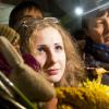 Maria Alekhina accueillie par des militants des droits de l'Homme à Moscou après sa libération le 23 décembre 2013. 
