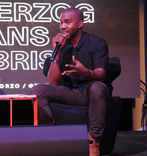 Kanye West en plein speech lors du Design Dialogues N°6 à Miami. Le 4 décembre 2013.