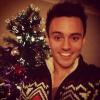 Tom Daley prend la pose sur Instagram, chez lui au Royaume-Uni et remercie son sponsor Adidas, le 24 décembre 2013.