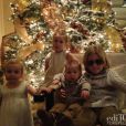 Liam (6 ans), Stella (5 ans) et des deux petits derniers, Hattie (2 ans) et Finn (1 an) les enfants de Tori Spelling et Dean McDermott, prennent la pose pour des photos souvenir, décembre 2013.