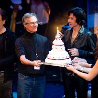 Jean-Luc Lahaye : Comblé avec ses filles pour un superbe show anniversaire