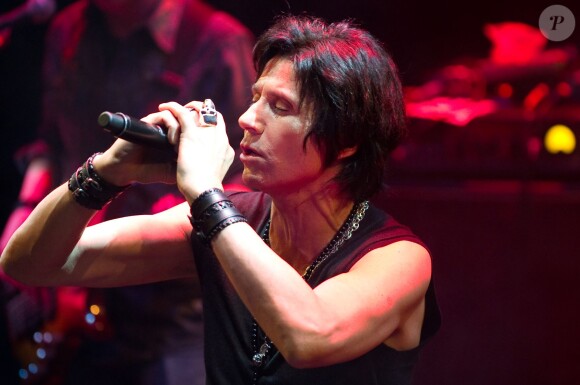 Exclusif - Le chanteur Jean-Luc Lahaye en concert à l'occasion de son 61e anniversaire, au Théâtre Dejazet à Paris, le 23 décembre 2013.
