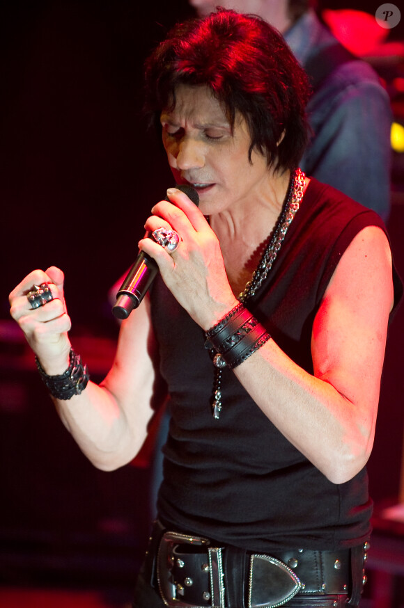 Exclusif - Le chanteur Jean-Luc Lahaye en concert à l'occasion de son 61e anniversaire, au Théâtre Dejazet à Paris, le 23 décembre 2013.