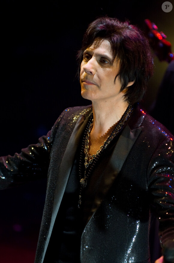 Exclusif - Le chanteur Jean-Luc Lahaye en concert à l'occasion de son 61e anniversaire, au Théâtre Dejazet à Paris, le 23 décembre 2013.