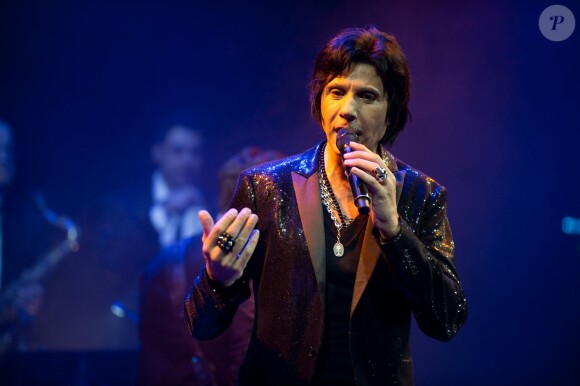 Exclusif - Le chanteur Jean-Luc Lahaye en concert à l'occasion de son 61e anniversaire, au Théâtre Dejazet à Paris, le 23 décembre 2013.