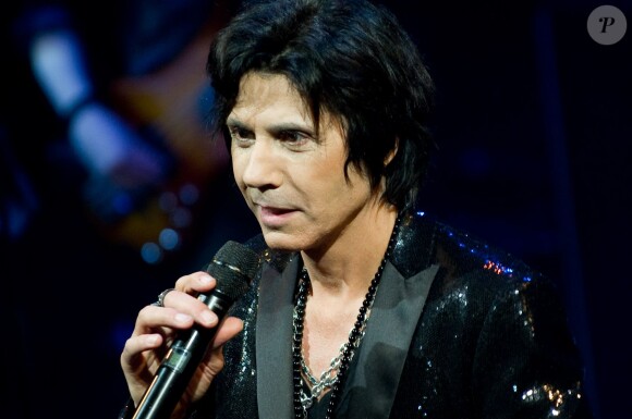 Exclusif - Le chanteur Jean-Luc Lahaye en concert à l'occasion de son 61e anniversaire, au Théâtre Dejazet à Paris, le 23 décembre 2013.