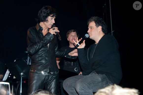 Exclusif - Raphaël Mezrahi et Jean-Luc Lahaye lors du concert de Jean-Luc Lahaye à l'occasion de son 61e anniversaire, au Théâtre Dejazet à Paris, le 23 décembre 2013.
