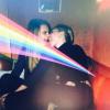 Miley Cyrus a posté jeudi 26 décembre une énième photo provoc' en compagnie de Cara Delevingne sur son profil Twitter.