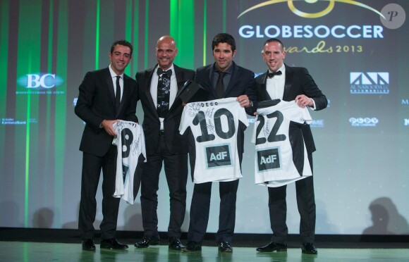 Xavi, Deco et Franck Ribery à l'honneur lors de la cérémonie des Global Soccer de la 8e édition de la Dubai International Sports Conference à Dubaï, le 28 décembre 2013