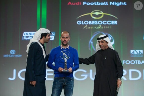 Pep Guardiola, l'entraîneur du Bayern Munich à l'honneur lors de la cérémonie des Global Soccer de la 8e édition de la Dubai International Sports Conference à Dubaï, le 28 décembre 2013