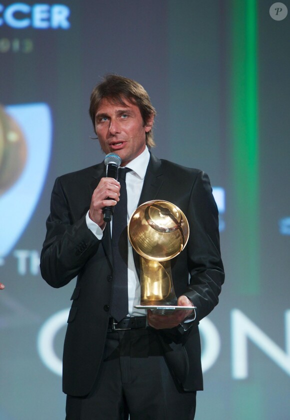 Antonio Conte, coach de la Juventus de Turin à l'honneur lors de la cérémonie des Global Soccer de la 8e édition de la Dubai International Sports Conference à Dubaï, le 28 décembre 2013