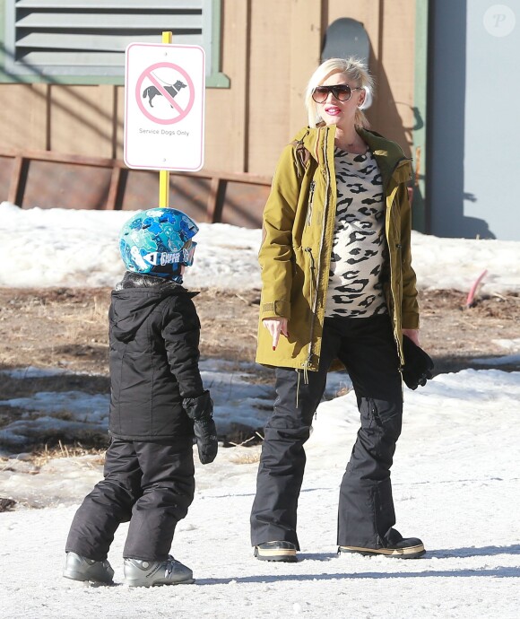 Gwen Stefani et son fils Zuma à Mammoth, le 1er janvier 2014.