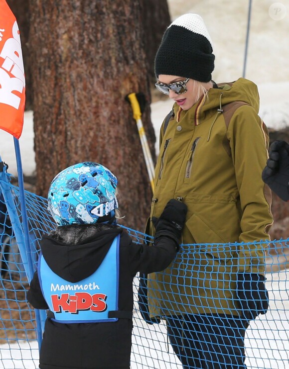Gwen Stefani, enceinte, et son fils Zuma en vacances dans la station de ski de Mammoth en Californie. Le 31 décembre 2013.