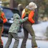 Gwen Stefani et son fils Zuma, d'humeur joueuse à leur arrivée à Big Bear, le 29 décembre 2013.