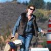 Exclusif - Julia Roberts va prendre un jet privé avec ses enfants Phinnaeus, Hazel et Henry à Los Angeles, le 23 décembre 2013.