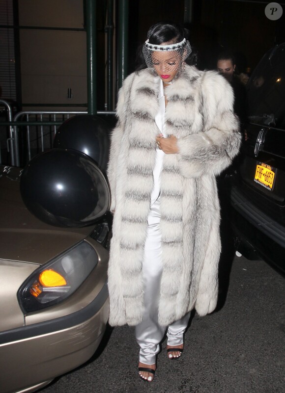 Rihanna arrive au 40/40 à New York. Le 1er janvier 2014.