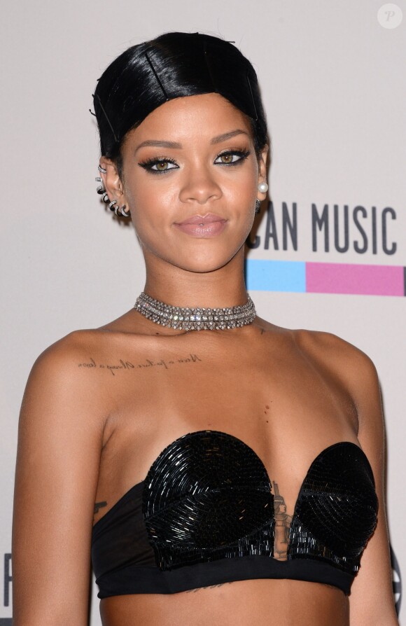 Rihanna lors des American Music Awards 2013 à Los Angeles. Le 24 novembre 2013.