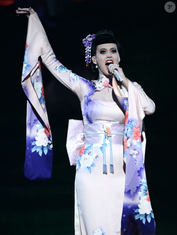 Katy Perry sur la scène des 41e American Music Awards au Nokia Theatre L.A. Live de Los Angeles, le 24 novembre 2013