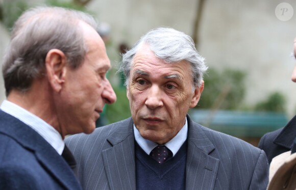 Bertrand Delanoë et Gilbert Mitterrand - La créatrice Agnès b. plante un arbre en souvenir de Danielle Mitterrand dans le square qui porte son nom rue de Bièvre ans le 5e arrondissement de Paris, le 6 janvier 2014.