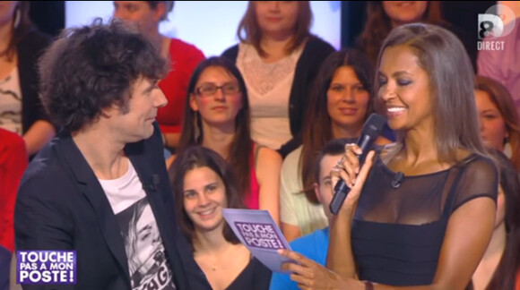 Karine Le Marchand chante une chanson à Christophe Carrière dans Touche pas à mon poste sur D8, le lundi 6 janvier 2014