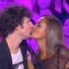 Karine Le Marchand embrasse Christophe Carrière dans Touche pas à mon poste sur D8, le lundi 6 janvier 2014